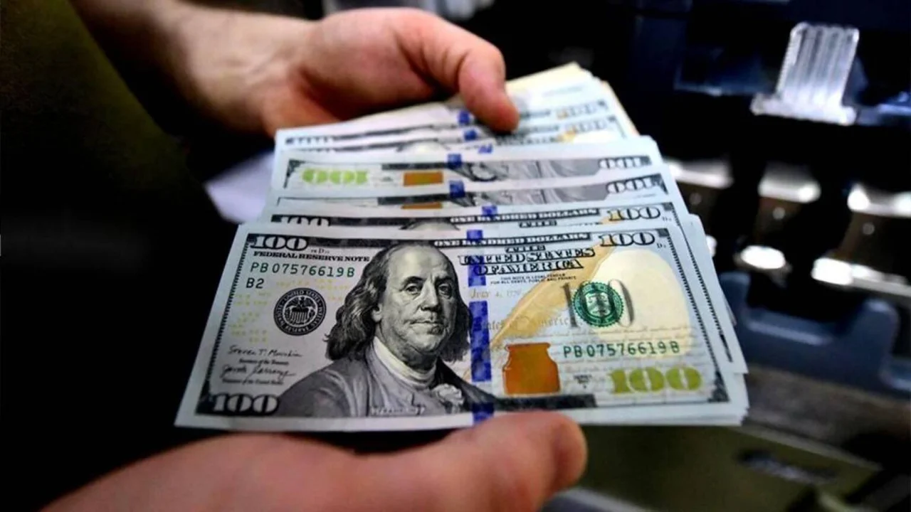 تطورات حركة أسعار الدولار في البنوك المصرية خلال تعاملات يوم الخميس